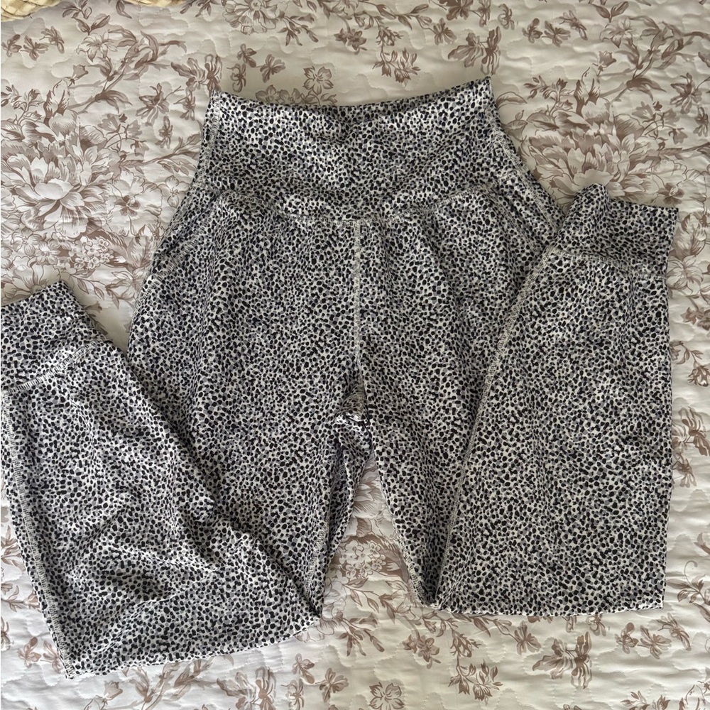 Old Navy Black and White Patterned Leggings